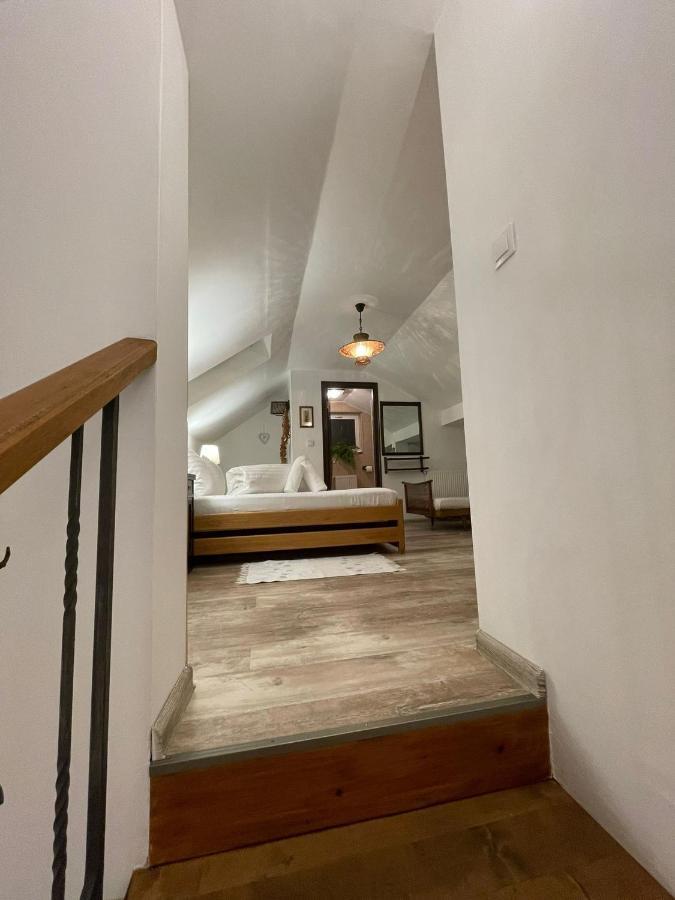 Appartamento Apartament Yannis Alba Iulia Esterno foto