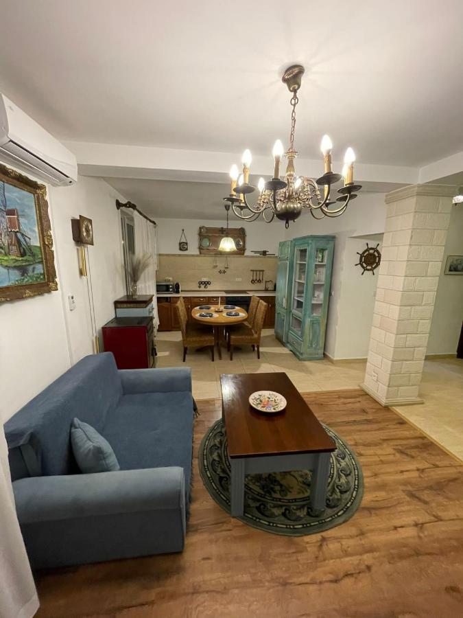 Appartamento Apartament Yannis Alba Iulia Esterno foto