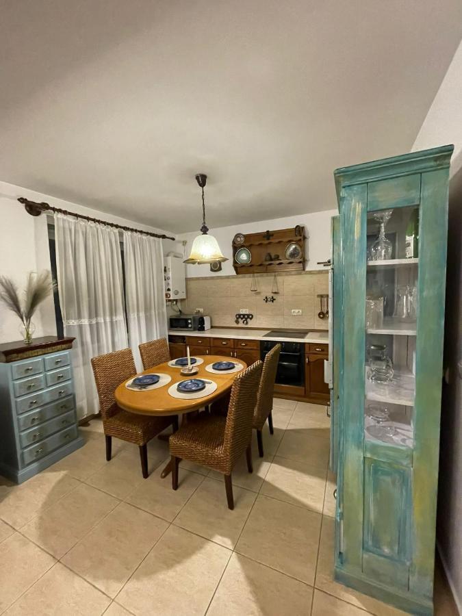 Appartamento Apartament Yannis Alba Iulia Esterno foto