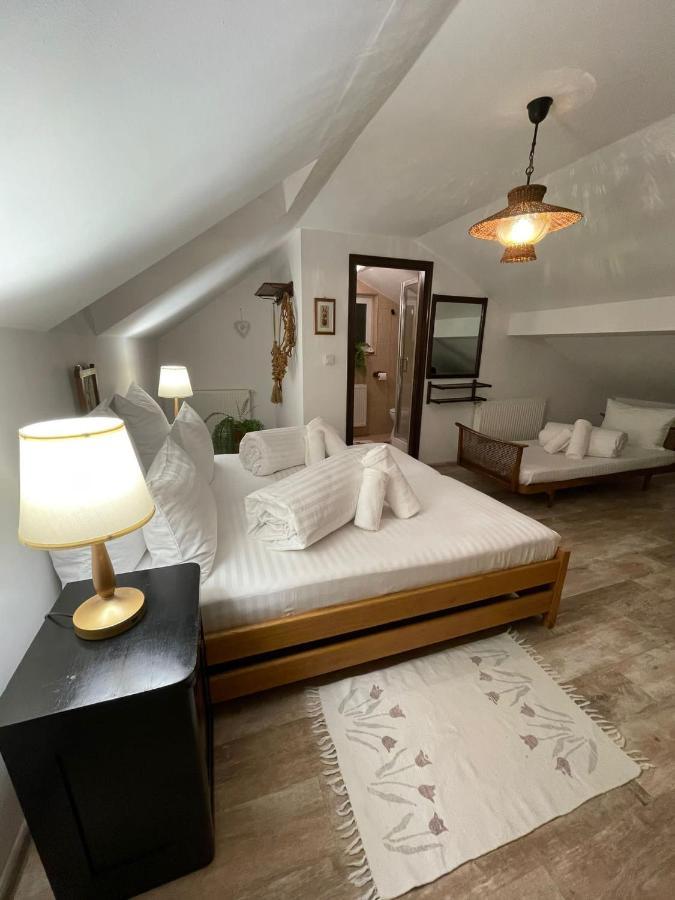 Appartamento Apartament Yannis Alba Iulia Esterno foto
