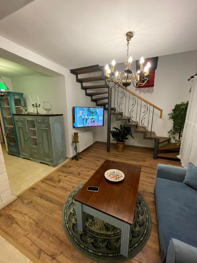 Appartamento Apartament Yannis Alba Iulia Esterno foto