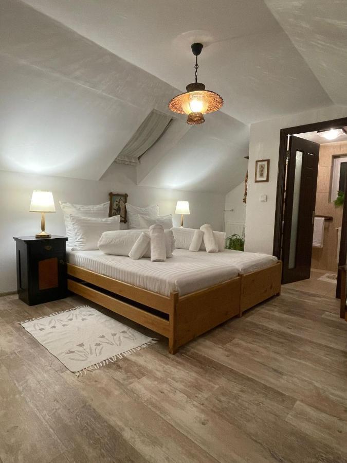 Appartamento Apartament Yannis Alba Iulia Esterno foto