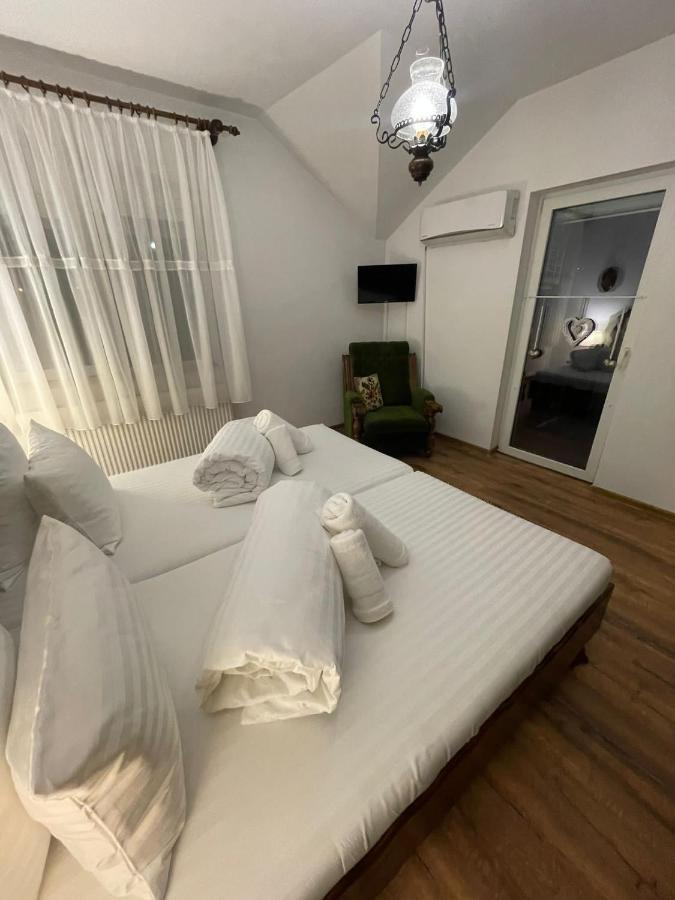 Appartamento Apartament Yannis Alba Iulia Esterno foto