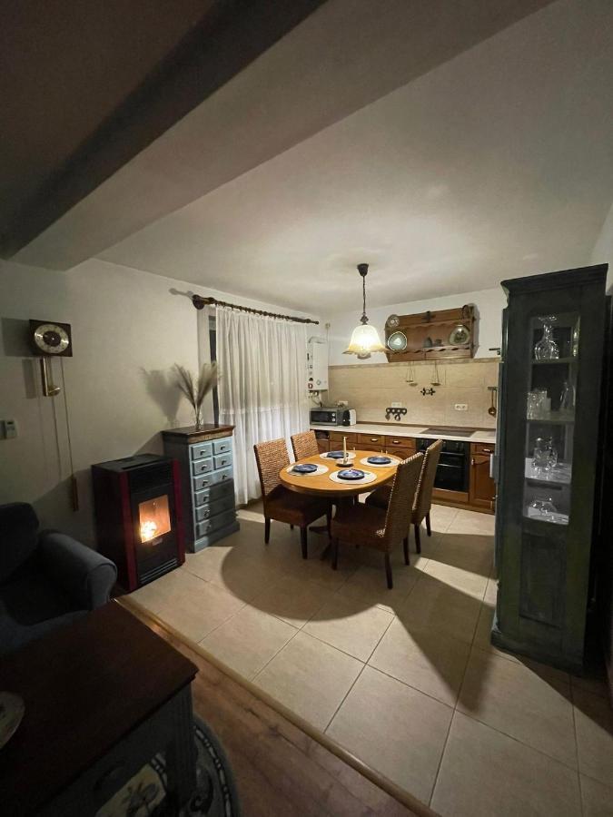 Appartamento Apartament Yannis Alba Iulia Esterno foto