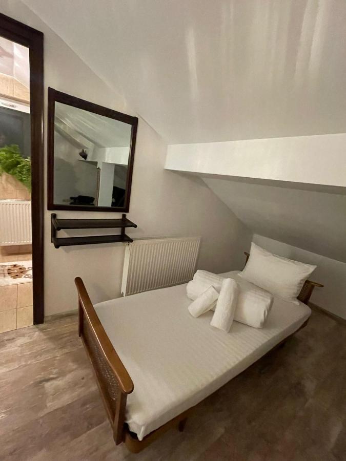 Appartamento Apartament Yannis Alba Iulia Esterno foto