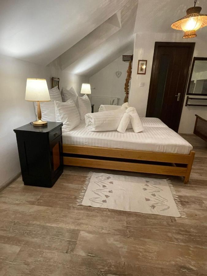 Appartamento Apartament Yannis Alba Iulia Esterno foto