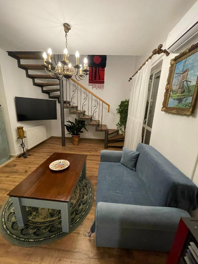 Appartamento Apartament Yannis Alba Iulia Esterno foto