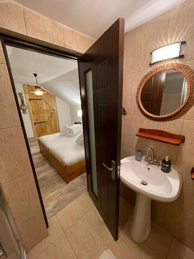 Appartamento Apartament Yannis Alba Iulia Esterno foto