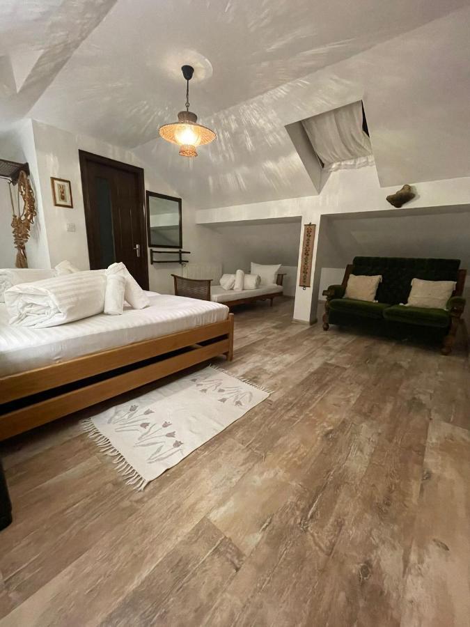Appartamento Apartament Yannis Alba Iulia Esterno foto