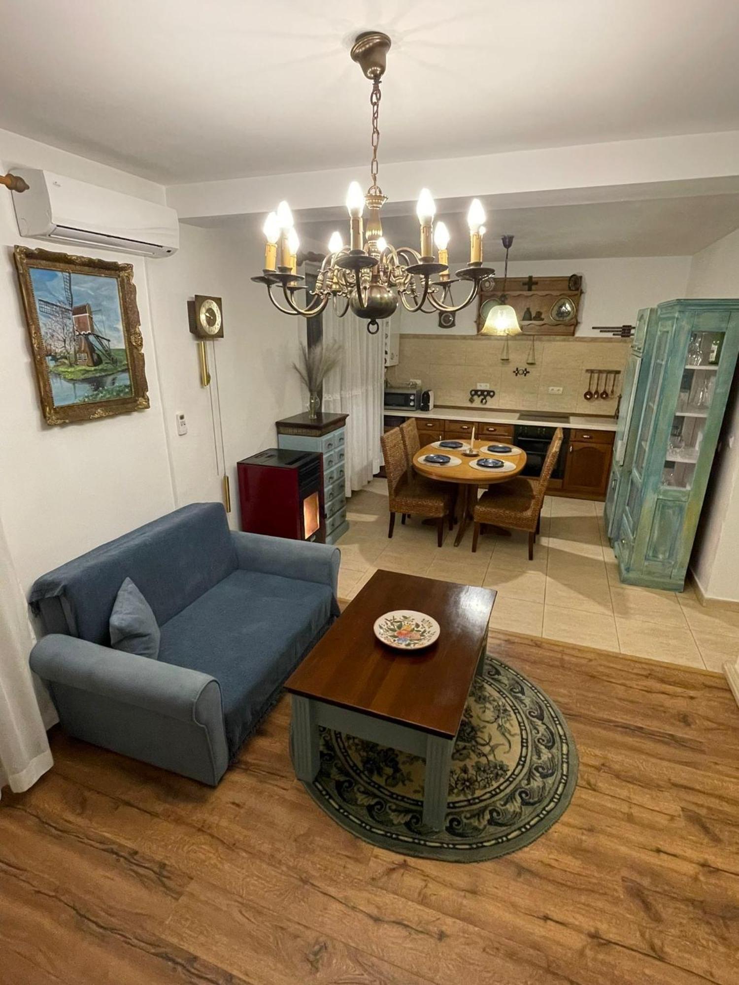 Appartamento Apartament Yannis Alba Iulia Esterno foto